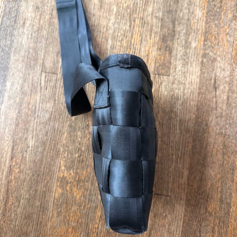 Original Harvey’s Seatbelt Crossbody Bag - Picture 7 of 9